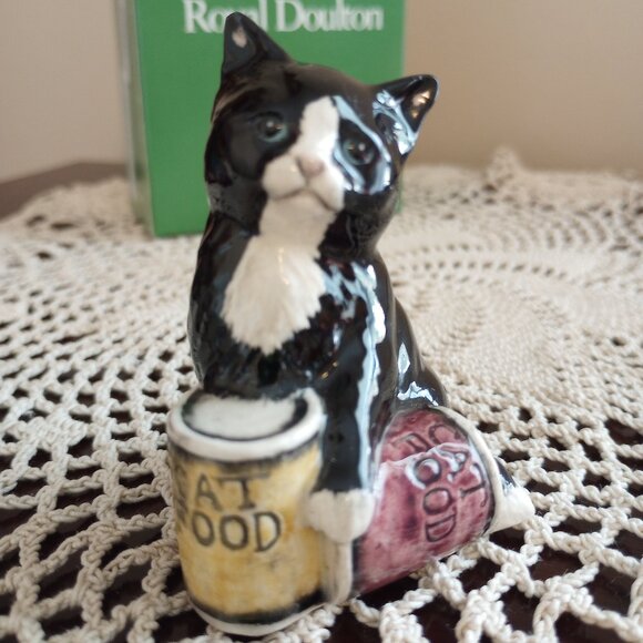 ***SOLD*** Black and White Tuxedo Cat Figurine - Picture 4 of 8